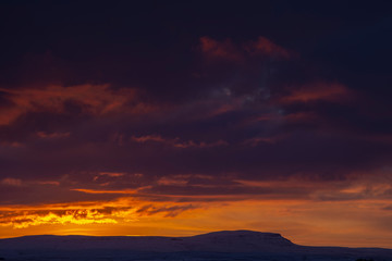 Fototapeta premium sunrise over penyghent 