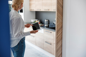 Adult lady is holding finger on tablet © Yakobchuk Olena