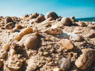Fototapeta na wymiar Sea sand stones 2 pedras praia sol