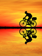 Obraz premium Silhouette Cycling on blurry sunrise sky background.