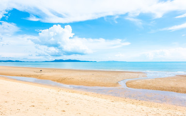 Fototapeta na wymiar beautiful beach of tropical sea with blue sky and sand for background