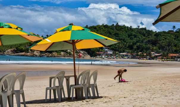 banhista numa praia do recife