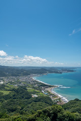 Fototapeta na wymiar 鋸山の山頂展望台から見る保田と館山方面の景色