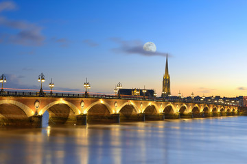 Fototapeta na wymiar bridge of Bordeaux