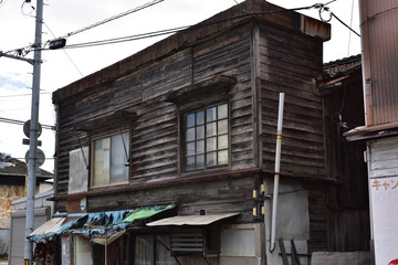 Fototapeta na wymiar 日本の岡山県笠岡市で見つけた古くて美しい建物