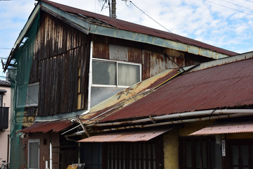 日本の岡山県笠岡市で見つけた古くて美しい建物