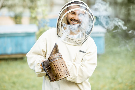50,766 BEST Beekeeper IMAGES, STOCK PHOTOS & VECTORS | Adobe Stock