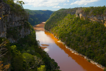 Obraz premium Cinnamon colored river Madagascar