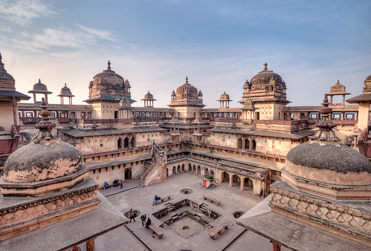 Jahangir Mahal Inside Orchha Fort Complex, Orchha, Madhya Pradesh, India. Jahangir Mahal is a palace that was exclusively built by Bir Singh Deo in 1605 to humor the Mughal emperor Jahangir.