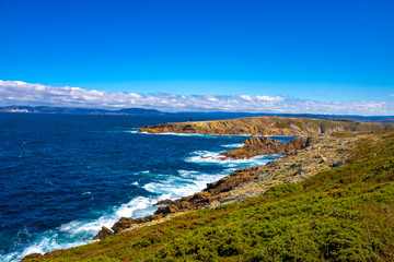 el horizonte azulado