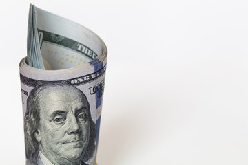 roll of 100 dollar banknotes