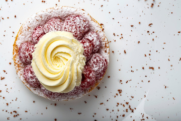 Baked cake with raspberries and cream