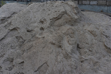 Cement mount for building construction