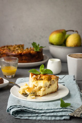 No crust healthy cheesecake with pear, mint and honey.