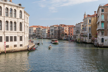 Obraz premium Panoramic view of Grand Canal (Canal Grande) from Rialto Bridge