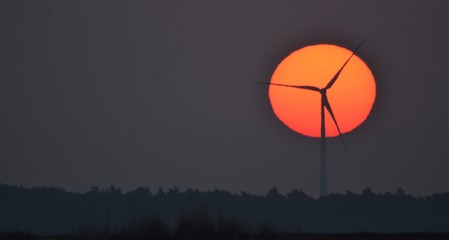 zachód słońca wiatrak © Roman