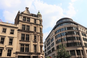 Fototapeta na wymiar Immeuble anglais typique à Londres - Royaume Uni