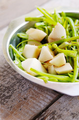 Green beans and pears as side dish or salad