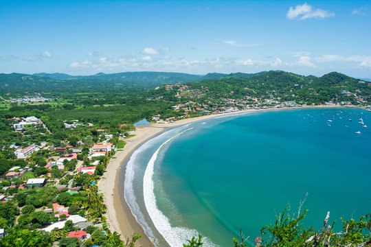 Vista panor&aacute;mica de la bah&iacute;a de San Juan del Sue
