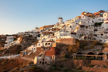 Białe domy w Oia, Santorini (Thira), Greece - obrazy, fototapety, plakaty