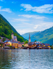 Fototapeta na wymiar Hallstatt lake and mountain resort in Alps of Austria