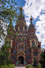 Fototapeta na wymiar Russia. Peterhof. St. Apostles Peter and Paul cathedral