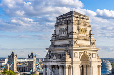 Obraz premium Aerial panoramic view to the iconic Tower Bridge and skyline of London, UK
