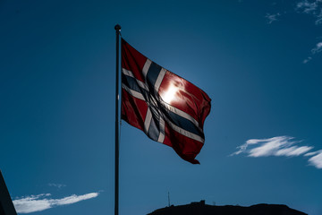 Flagge Norwegen im Gegenlicht