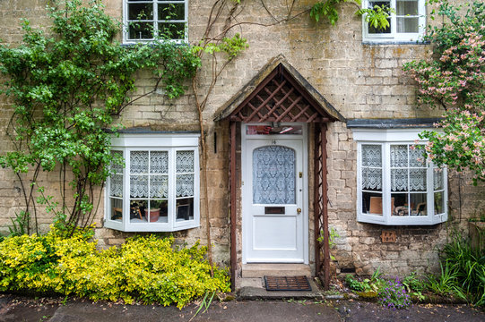 WINCHCOMBE, ENGLAND -MAY, 25 2018: Cottage In The Ancient Anglo Saxon Town Of Winchcombe, Cotswolds, Gloucestershire, England