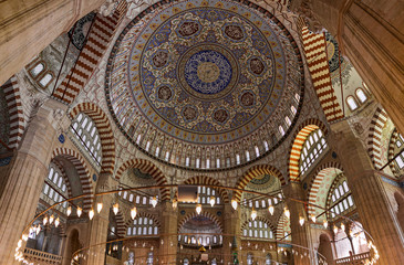 Fototapeta na wymiar Selimiye mosque inside