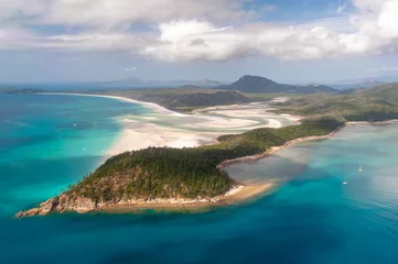 Papier Peint photo autocollant Whitehaven Beach, île de Whitsundays, Australie Aerial shot of Hill Inlet over Whitsunday Island - swirling white sands, sail boats and blue green water