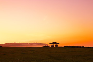 夕焼けの東屋