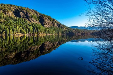 Naklejka premium Lake Cowichan. Vancouver Island, British Columbia, Canada.