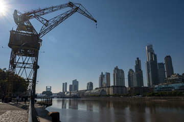 Puerto Madero es uno de los barrios más nuevos y exclusivos de la ciudad de Buenos Aires. Tiene un...