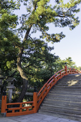 神社のそり橋