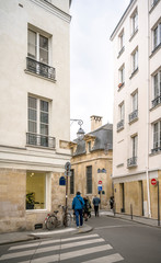 Fototapeta na wymiar Crossroads with narrow Parisian streets