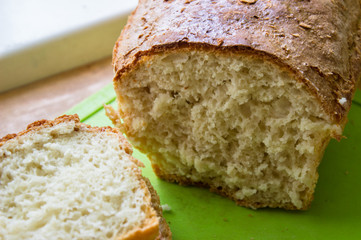 Sliced ​​bread on the table. Bread on a green board.