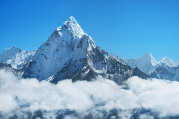Fototapeta na wymiar Mountain peak Ama Dablam. National Park, Nepal.