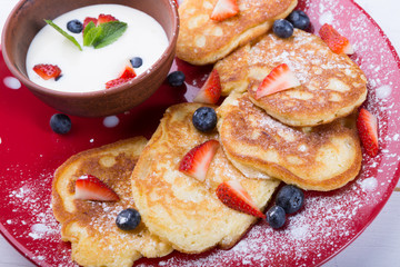 Pancakes with berries and cream