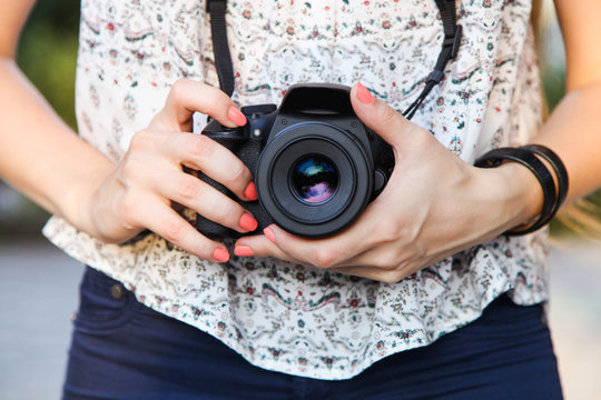 Girl photographer with reflex camera