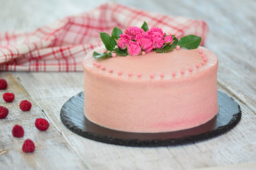 Obraz na płótnie Canvas Beautiful pink cake with flowers on white background