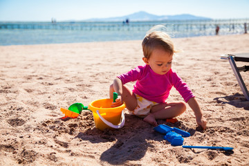 girl playing with sand and water