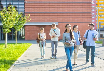 Obraz premium Students walking outside university campus