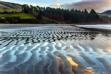 Fototapeta premium Gentle colors are reflected in the ocean water