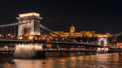 Foto op Plexiglas Kettingbrug Uitzicht op de Szechenyi-brug en het Buda-kasteel.