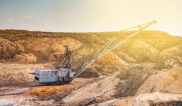 Dragline excavator in a clay quarry near the town of Polohy in the Zaporizhya region of Ukraine. September 2005