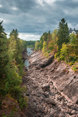 Obraz premium Stone canyon and castle on the Vuoksa River, in the city of Imatra in Finland, nature reserve in autumn