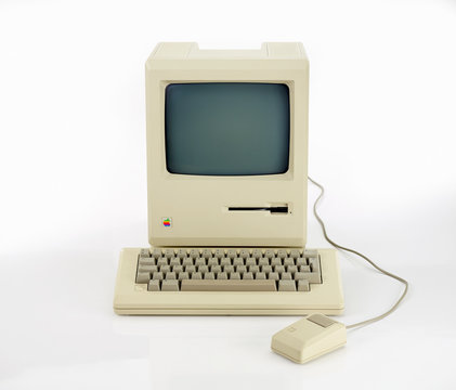 Khám phá ký ức xưa với những bức hình Macintosh cổ và cảm nhận được sự tiến bộ của công nghệ qua từng thập kỷ, bộ sưu tập đầy lịch sử chờ bạn khám phá.