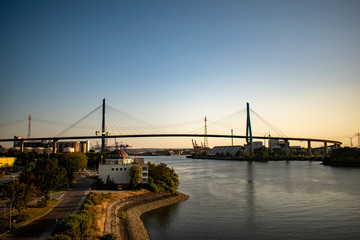 Fototapeta na wymiar Köhlbrandbrücke Hafen Hamburg