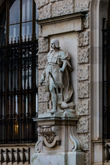 Obraz premium Statues adorning the facade of the Austrian National Library